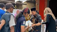 Organisasi sayap partai Gerindra, Gerakan Muslim Indonesia Raya (Gemira) membagikan makanan untuk berbuka sejak hari pertama Ramadhan dan sampai hari terakhir kepada masyarakat sebagaimana intruksi Prabowo Subianto. (Foto: Istimewa).