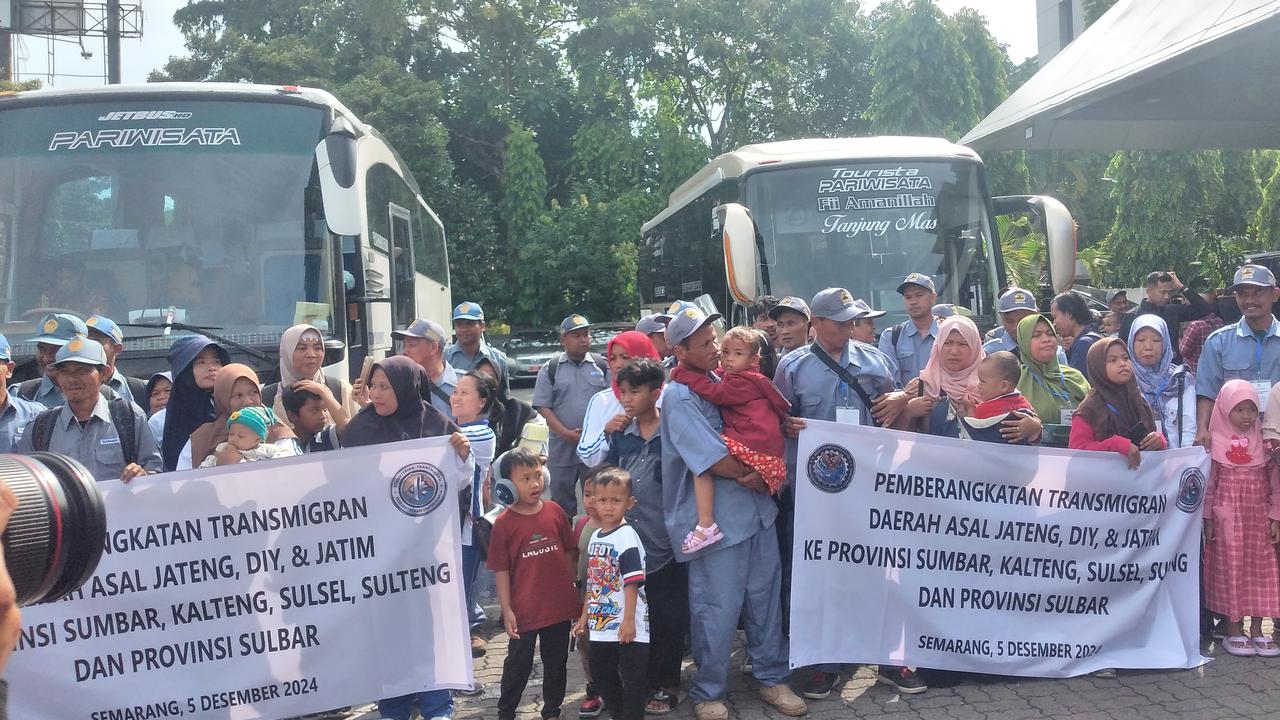 Lepas Rombongan Program Transmigrasi, Menko AHY: Kami akan Kawal hingga Tiba di Lokasi Tujuan