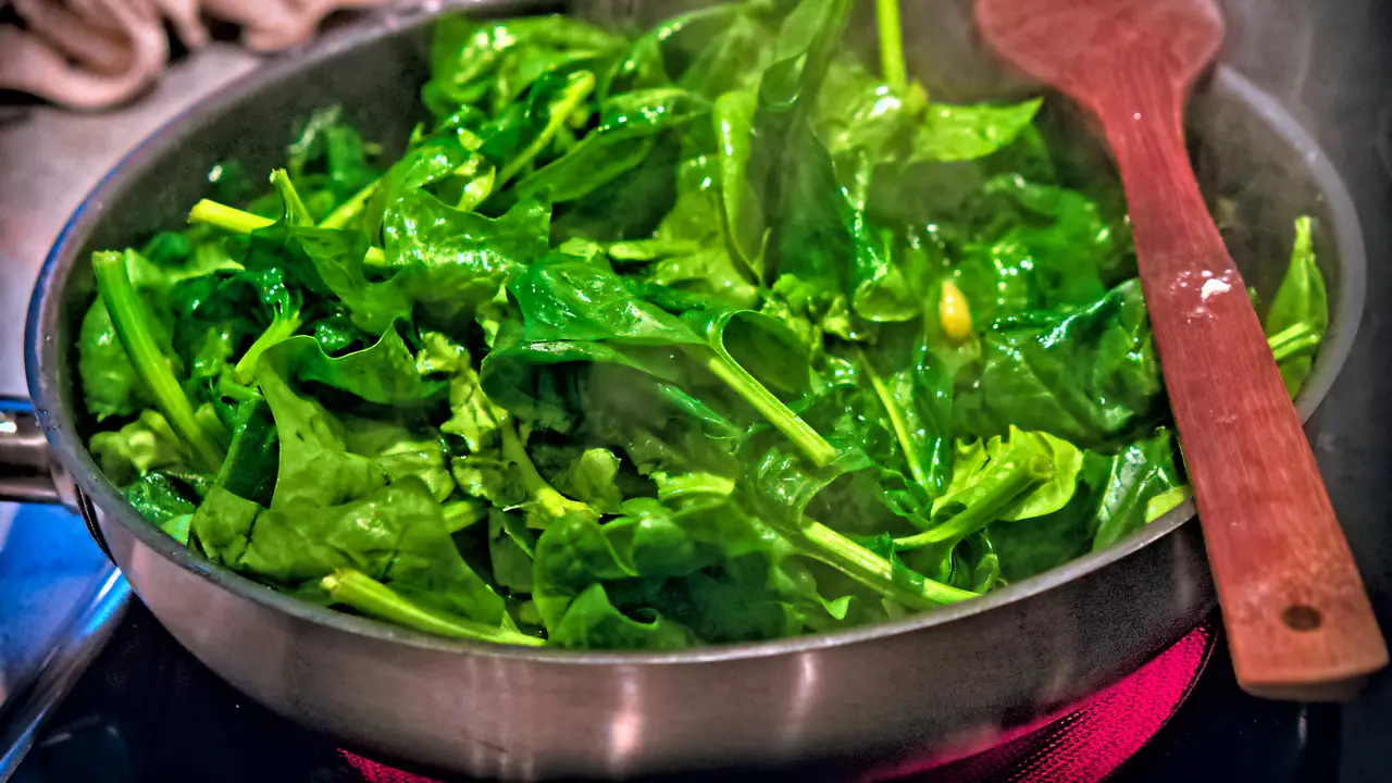 Trik Memasak Sayur Hijau agar Tidak Cepat Menghitam/Photo by Konstantinos Papadopoulos on Unsplash