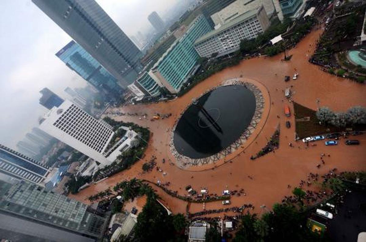 Jantung Kota Jakarta yang berubah menjadi 'sungai'