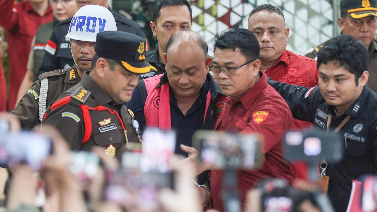FOTO: Tiga Eks Pimpinan BGN Ditahan dalam Kasus Dugaan Korupsi Program MBG