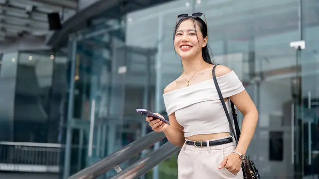 wanita juni menjalani hidup dewasa