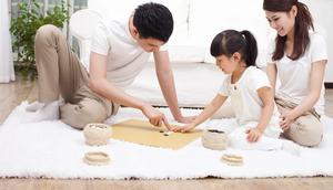 Board game seru untuk keluarga di rumah. (eastfenceimage/Depositphotos)