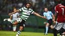 Pemain Sporting CP, Bryan Ruiz mencatatkan namanya sebagai salah satu pencetak gol kemenangan timnya atas Legia Warsaw pada grup F Liga Champions di Jose Alvalade stadium,  Lisbon, Rabu (28/9/2016) dini hari WIB. (AFP/Patricia De Melo Moreira)