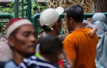 FOTO: Puluhan Ribu Wisatawan Kunjungi Taman Margasatwa Ragunan di Libur Natal