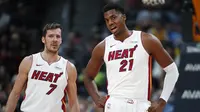 Hasssan Whiteside (kanan) mencetak double double untuk Miami Heat. (AP Photo/David Zalubowski)