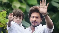 Shahrukh Khan bersama putra bungsunya, AbRam Khan. (Hindustan Times)