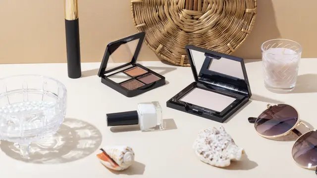 7 Tips Makeup Anti Longsor (photo by freepik.com)