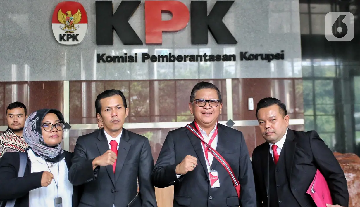 Selain Hasto Kristiyanto, KPK juga menetapkan advokat Donny Tri Istiqomah sebagai tersangka dalam rentetan kasus dugaan suap kepada komisioner Komisi Pemilihan Umum (KPU) terkait penggantian antarwaktu (PAW) anggota DPR yang melibatkan Harun Masiku. (Liputan6.com/Angga Yuniar)