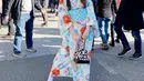 Penyanyi lagu Asian Games 'Meraih Bintang' ini juga senang liburan di luar negeri. Salah satu negara yang sudah Via kunjungi ialah Jepang. Dengan memakai Kimono, Via terlihat begitu manis dan kimono cocok di tubuhnya. (Liputan6.com/IG/@viavallen)