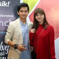 "Paling kayak nonton ke bioskop, makan,  main wahana permainan. Jadi merasa kayak anak kecil lagi. Dia (Randy) mau saja ikut," urai Cassandra. "Kadang ke toko buku, cari buku macam-macam biar nggak boring," timpal Randy. (Deki Prayoga/Bintang.com)