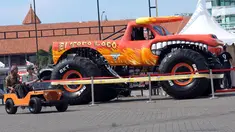 Mobil besar tipe monster dipamerkan pada Indonesia International Motor Show 2018 di JIExpo, Jakarta, Jumat (20/4). 38 merek kendaraan dipamerkan dan 350 perusahaan ikut dalam IIMS 2018. (Liputan6.com/Helmi Fithriansyah)