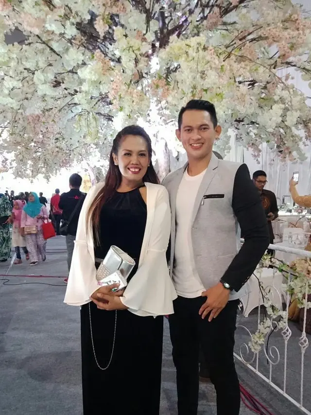 [Bintang] Kece Bukan Main, Ini Deretan Gaya Seleb yang Hadir di Pernikahan Angel Lelga