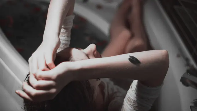 Jaga kelembapan kulit tubuh dan tangan secara maksimal dengan produk sabun mandi dan hand cream berformula shea butter dari L'Occitane.