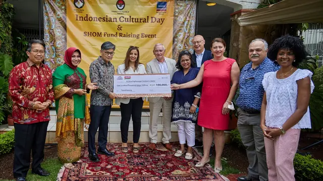 Acara bertajuk "Indonesian Cultural Day" menampilkan Batik sebagai tema utama acara. Duta Besar RI di Nairobi Mohamad Hery Saripudin menyambut baik acara ini (KBRI Nairobi)