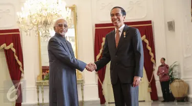 Presiden Joko Widodo menerima kunjungan Wapres India Mohammad Hamid Ansari di Istana Merdeka, Jakarta, Senin (2/11/2015). India dan Indonesia membahas kerjasama di bidang keamanan maritim, pendidikan, batubara dan farmasi.(Liputan6.com/Faizal Fanani)