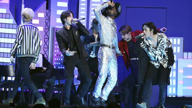 BTS dan Lil Nas X di Grammy Awards 2020 (Photo by Matt Sayles/Invision/AP)
