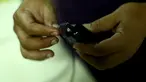 Mengamankan kabel charger dengan per,Inilah Tipsnya