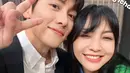 Hesti Purwadinata mengunggah potret selfienya yang manis Bersama Ji Chang Wook. [Foto: Instagram/hestipurwadinata]