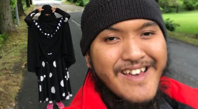 Kabar cerai pasangan ini beredar melalui media sosial. Indadari mengaku bahwa dirinya sudah tidak lagi menjadi istri Caisar. Ia juga menjawab pesan yang dikirim wartawan. (Instagram/jauhdimatadekatdidoa)