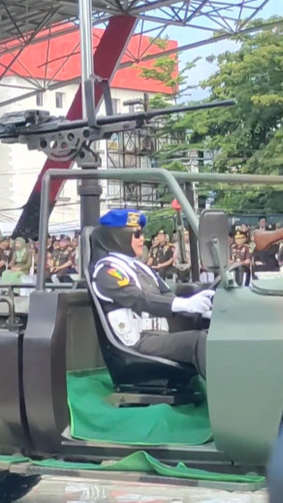 "Salfok sama drivernya," demikian dikutip dari keterangan video.