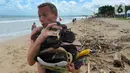 Aksi bersih-bersih sampah tersebut dilakukan untuk menggugah para wisatawan akan pentingnya kesadaran kebersihan lingkungan.
(merdeka.com/Arie Basuki)