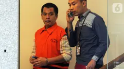 Pemilik PT Enra Sari Robi Okta Fahlefi bersiap meninggalkan Gedung KPK, Jakarta, Kamis (31/10/2019). Penyuap mantan Bupati Muara Enim Ahmad Yani itu diperiksa sebagai tersangka kasus suap terkait proyek dinas Pekerjaan Umum Kabupaten Muara Enim senilai Rp130 miliar. (merdeka.com/Dwi Narwoko)