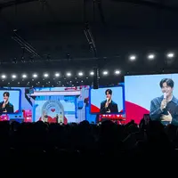 Kehadiran Kim Seon-ho di Jakarta kembali jadi momen yang sulit dilupakan para penggemar. Setelah sebelumnya menyapa publik Indonesia lewat rangkaian promosi drama terbarunya, sang aktor kini hadir lebih dekat melalui fan meeting bertajuk LOVE FACTORY in Jakarta yang digelar pada 25 April 2026. (foto/dok: fimela.com/sitinurarisha)