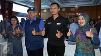 Presiden keenam, Susilo Bambang Yudhoyono (SBY) serta pasangan cagub-cawagub DKI, Agus Harimurti Yudhoyono-Sylviana Murni saat acara konsolidasi dengan para relawan Agus-Sylviana di kawasan Pramuka, Jakarta, Rabu (5/10). (Liputan6.com/Johan Tallo)