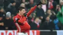 Penyerang Bayern Muenchen, Robert Lewandowski berselebrasi usai mencetak gol ke gawang Atletico Madrid di Liga Champions Grup D di Munich, Jerman, (7/12). Gol Lewandowski Mengantar Muenchen menang atas Atletico Madrid 1-0. (AFP PHOTO/Christof Stache)