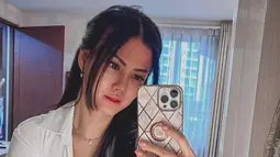 Berselfie dengan rambut panjangnya, pesona Nita Gunawan semakin terpancar. Kesan seksi langsung terpancar dari foto selfie itu. (Instagram/nitagunawan09)