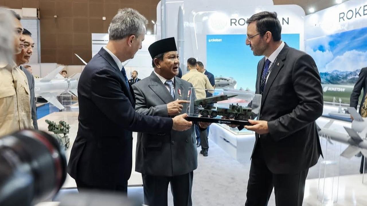 VIDEO: Prabowo Menggebu-gebu Pidato Keras Ungkit Penjajahan di Indo Defence 2025