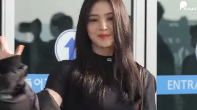 Han So Hee (Foto: YouTube/PICKCON / 픽콘)