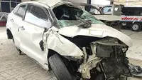 6 Potret Mobil Yang Dikendarai Rendy Kjaernett dan Lady Nayoan Usai Alami Kecelakaan Hingga Terbalik di Tol