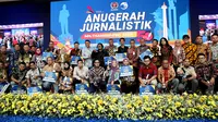 Para pemenang MHT Awards 2024 berfoto bersama setelah acara&nbsp;di Ruang Pola, lantai 2 Gedung Balai Kota, Pemprov DKI Jakarta, Rabu (28/8). (PWI Jaya)