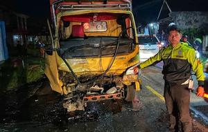 Penampakan truk yang risek usai terlibat kecelakaan adu banteng di Jalan Raya Siliwangi Kabupaten Sukabumi. (Liputan6.com/ Dok Ist)