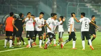 NYAMAN - Para pemain Bali United merasa nyaman karena tak mengalami keterlambatan gaji. (Bola.com/Kevin Setiawan)