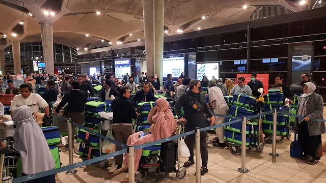 Para WNI yang sedang dalam perjalanan umrah, ketika pemerintah Arab Saudi mengeluarkan larangan sementara akibar Virus Corona.