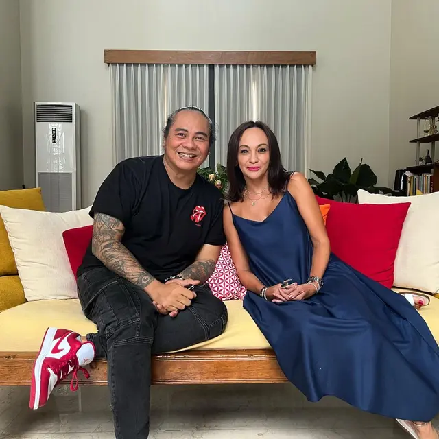Aktor pria Usia 50 tahun beruban