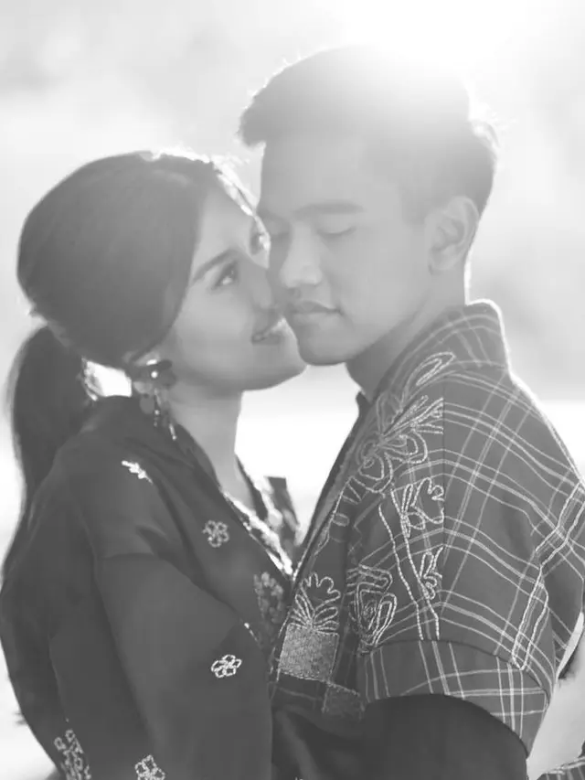 Gaya Menawan Khas Pasangan Bangsawan dari Erina Gudono dan Kaesang Pangarep yang Rayakan Ulang Tahun Pernikahan Pertama