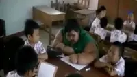 Arya Permana bocah obesitas kembali masuk sekolah.