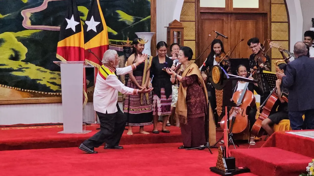 Suasana hangat dan penuh keakraban mewarnai jamuan makan siang usai penganugerahan penghargaan Grande Colar da Ordem de Timor Leste kepada Presiden ke-5 RI, Megawati Soekarnoputri, di Dili.