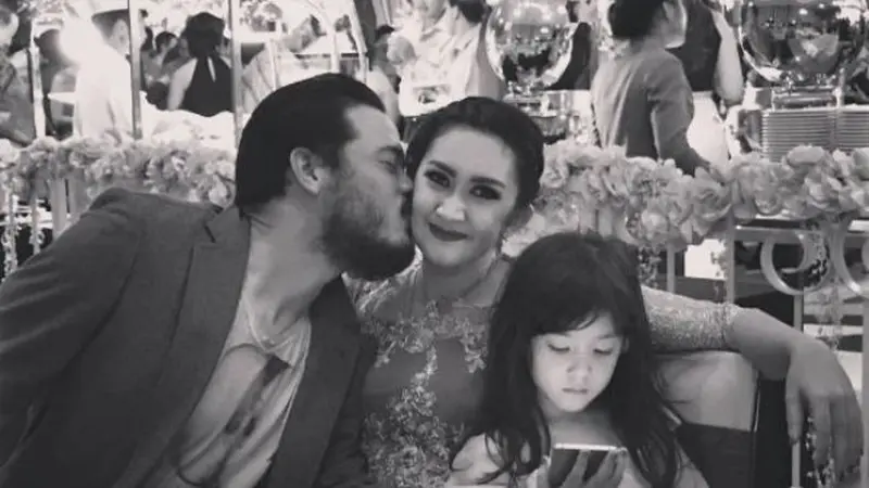 Nafa Urbach, Zack Lee, dan Anak Mereka