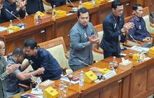VIDEO: Momen Haru, Pecah Tangis Saling Berpelukan Hakim Saat Ditelepon Prabowo Janji Naikkan Gaji