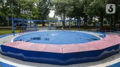 Warga bermain dan beristirahat di Taman Hangtuah, Jakarta, Rabu (13/3/2024). (Liputan6.com/Angga Yuniar)