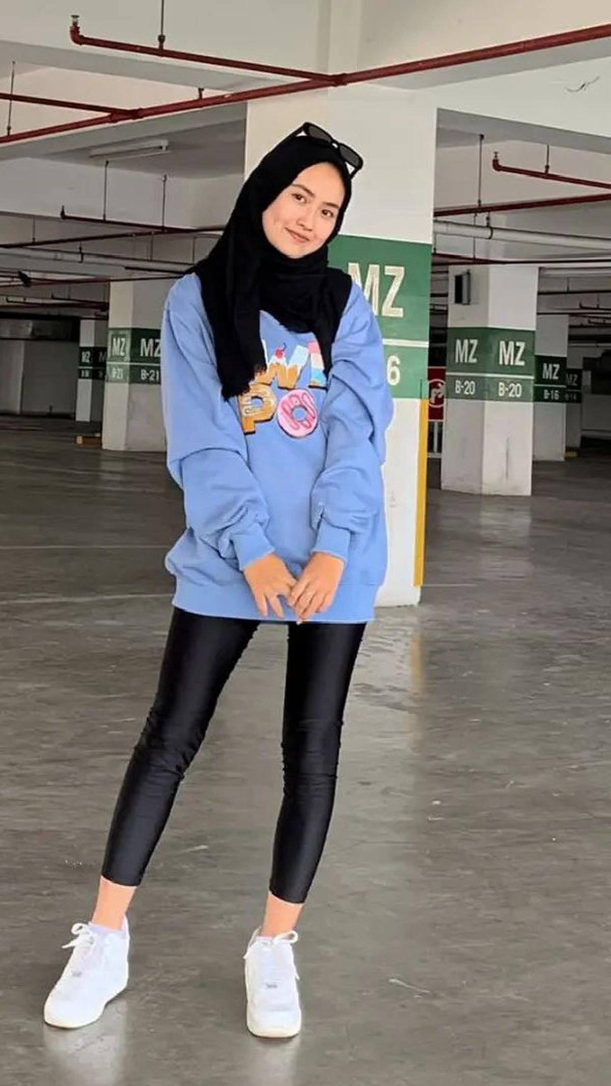 Sweater yang Dipadukan dengan Legging