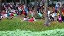 Masyarakat memadati taman bermain Tebet Eco Park di Jakrata Minggu (22/5/2022). Usai Presiden Joko Widodo  memberikan kelonggaran atas penggunaan masker banyak masyarakat mulai memadati area ruang terbuka untuk menghabiskan waktu bersama keluarga di akhir pekan. (Liputan6.com/Angga Yuniar)