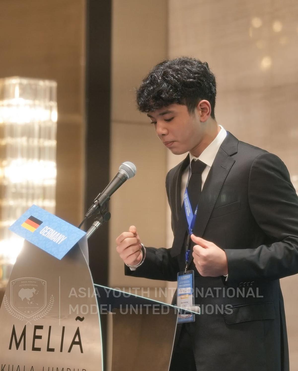 Potret Karan Anak Bunga Zainal yang Ikut Asia Youth International Model United Nation, Bikin Bangga Sang Ibu