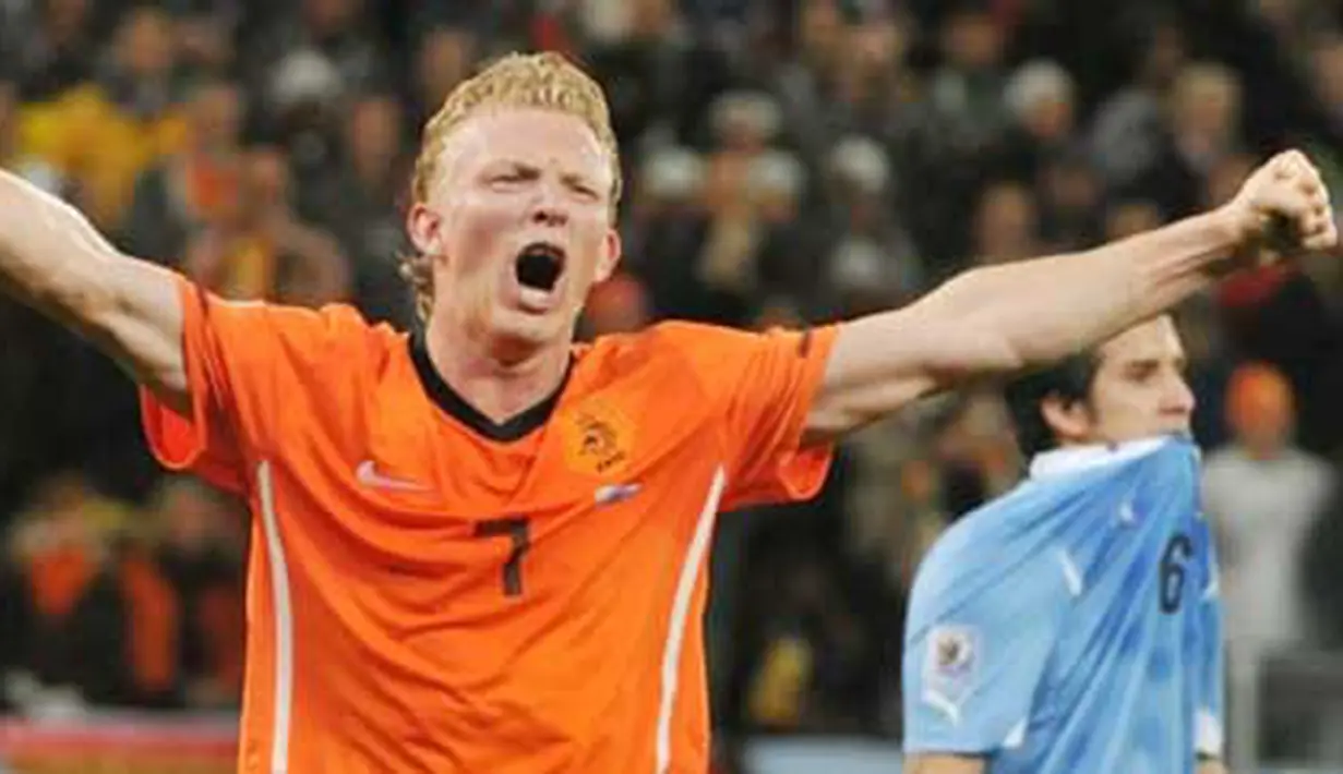 Kegembiraan striker Belanda Dirk Kuyt seusai kemenangan 3-2 atas Uruguay di laga semifinal PD 2010 di Green Point Stadium, Cape Town, 6 Juli 2010. AFP PHOTO / THOMAS COEX