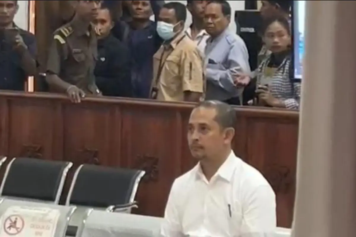 Sidang vonis Mantan Kapolres Ngada Fajar Widyadharma Lukman Sumaatmaja